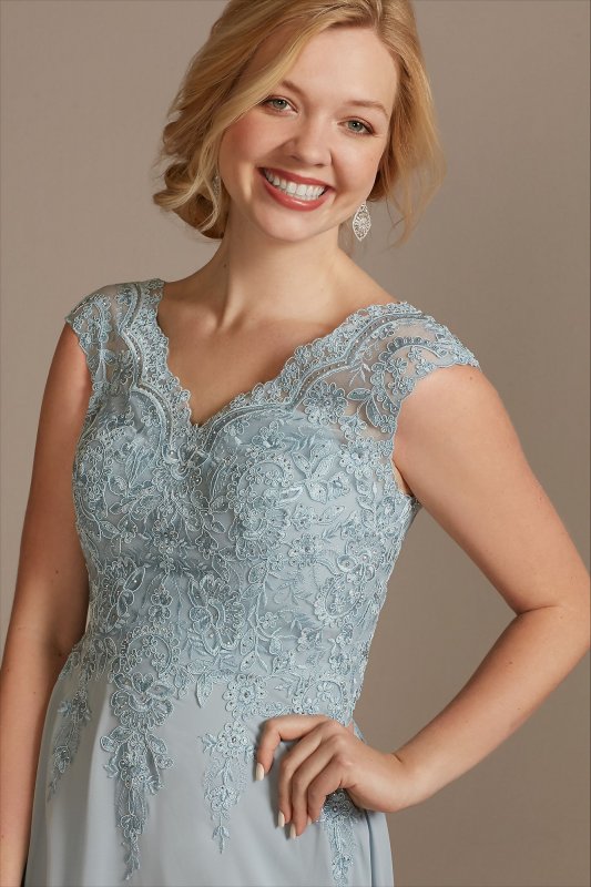 Scalloped Lace V-Neck Chiffon Dress WBM2403V1