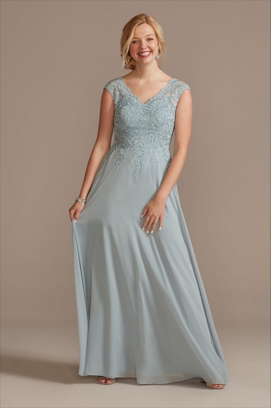 Scalloped Lace V-Neck Chiffon Dress WBM2403V1
