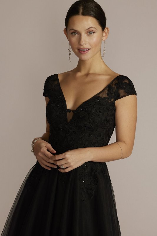 Appliqued Cap Sleeve Tulle Petite Wedding Dress 7WG4037