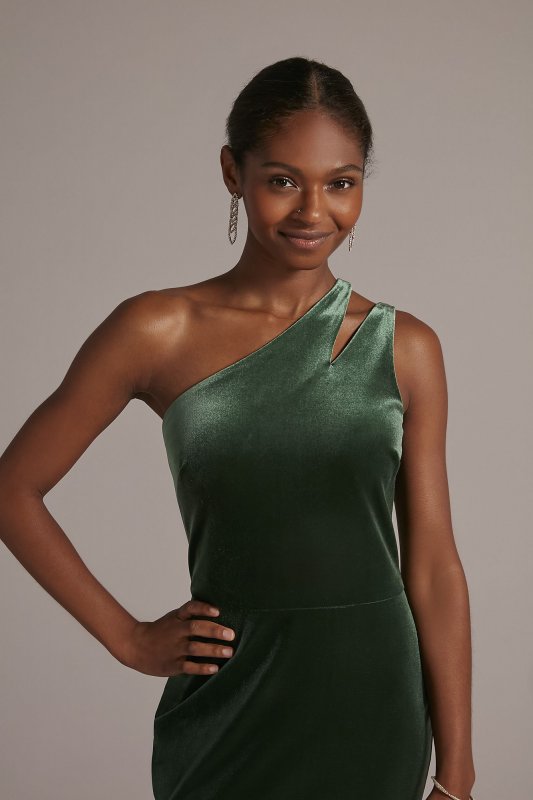 Cutout One-Shoulder Velvet Gown with Skirt Slit WBM2798V1