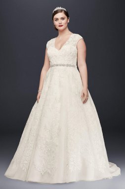Plus Size Ball Gown Wedding Dress 8CWG748