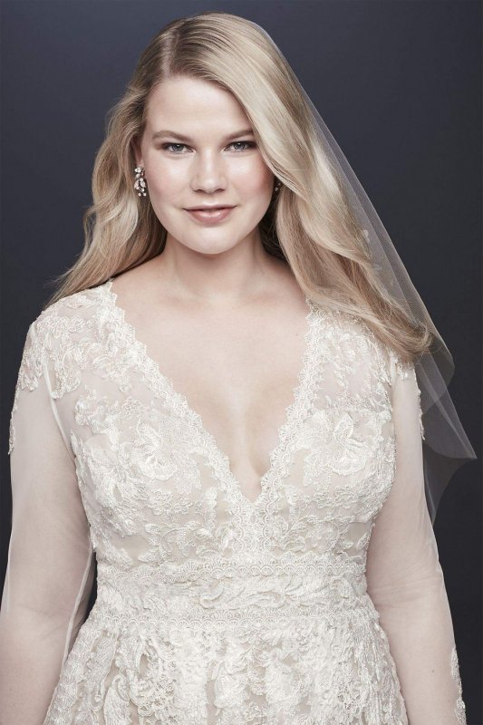 Linear Lace Plus Size Wedding Dress 8MS251173