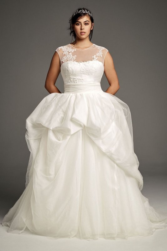 Plus Size Lace Wedding Gown 8VW351315