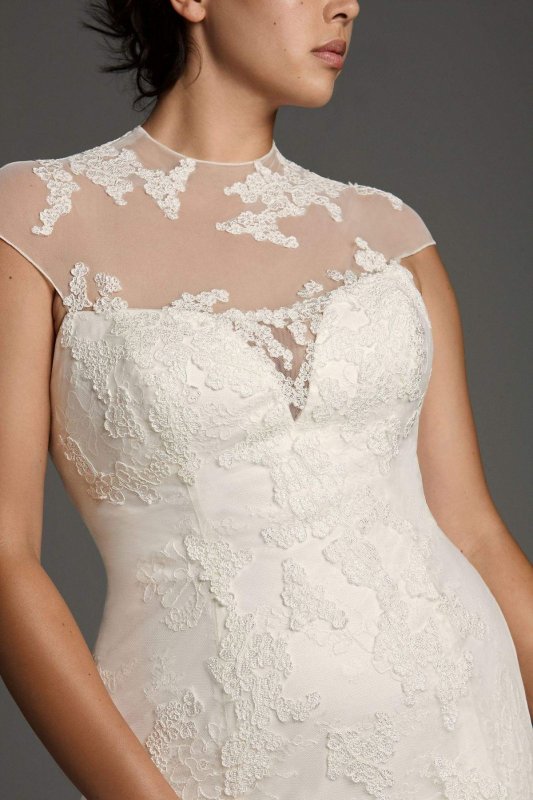 Lace Plus Size Trumpet Wedding Dress 8VW351427