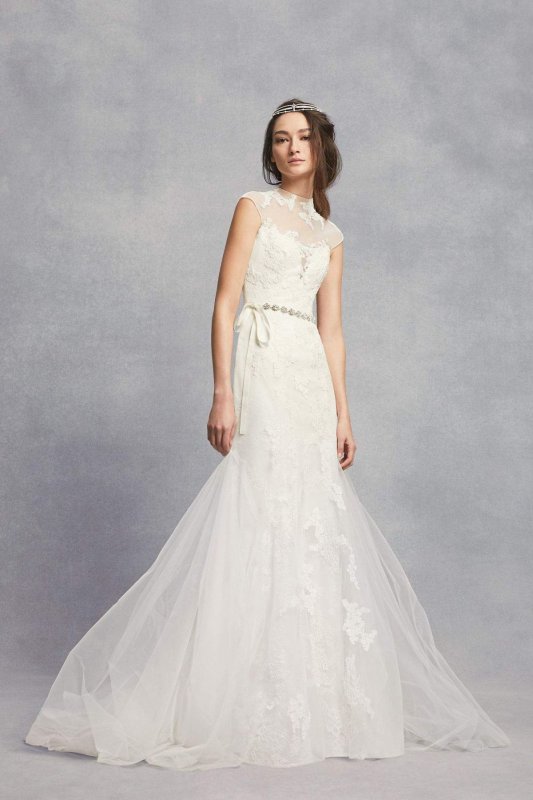 Appliqued Lace Trumpet Wedding Dress VW351427