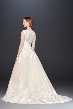 Scalloped V-Neck Lace and Tulle Wedding Dress Collection WG3850